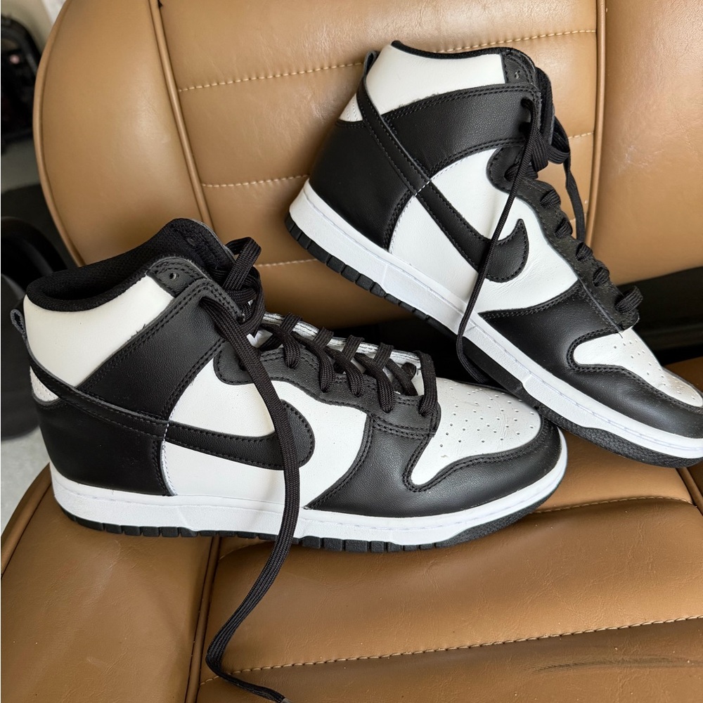 Nike - Black and White high tops